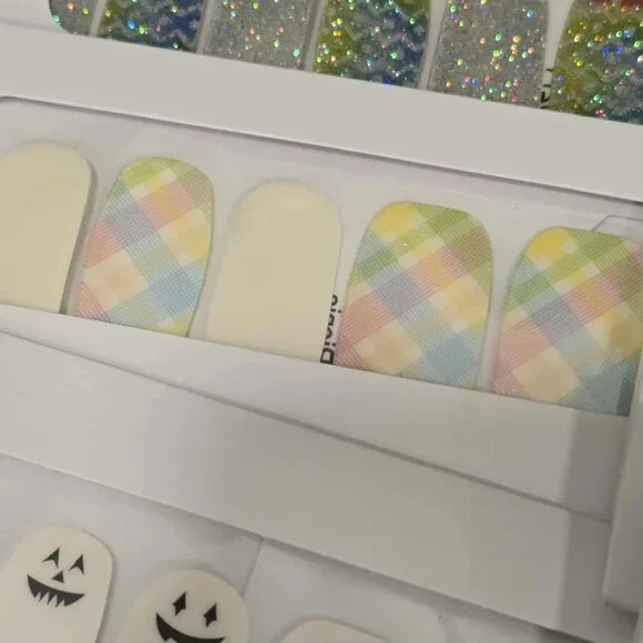 Color Street- Holiday Grab Bag- #10 - Picture 4 of 7